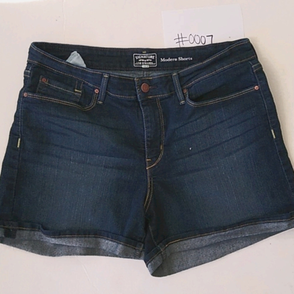 Levi's Signature woman's modern shorts, size 16w